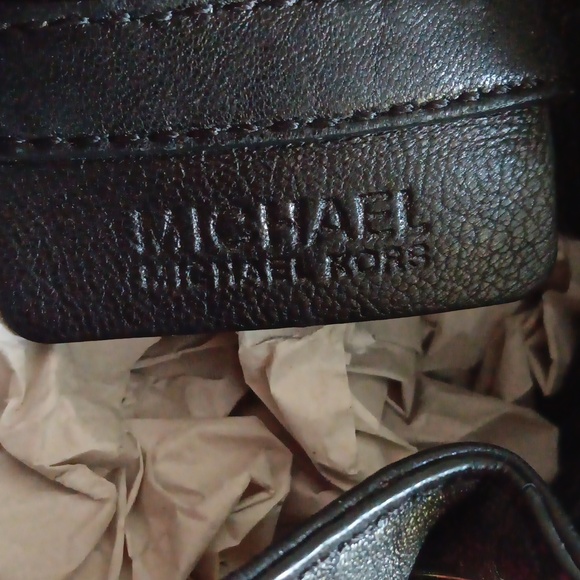 Michael Kors Soft Leather Crossbody Bag with Tassel EUC - Picture 8 of 8